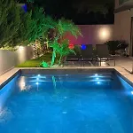 Sueper Vip Havuzlu Muestakil Odalar Banyolu