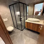 Sueper Vip Havuzlu Muestakil Odalar Banyolu