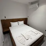 Sueper Vip Havuzlu Muestakil Odalar Banyolu Villa