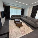 Sueper Vip Havuzlu Muestakil Odalar Banyolu Villa Çeşme