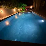 Sueper Vip Havuzlu Muestakil Odalar Banyolu Villa