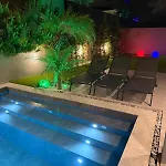 Sueper Vip Havuzlu Muestakil Odalar Banyolu