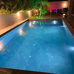 Sueper Vip Havuzlu Muestakil Odalar Banyolu Villa