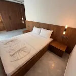 Sueper Vip Havuzlu Muestakil Odalar Banyolu Çeşme