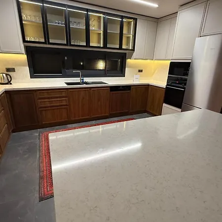 Sueper Vip Havuzlu Muestakil Odalar Banyolu * Cesme