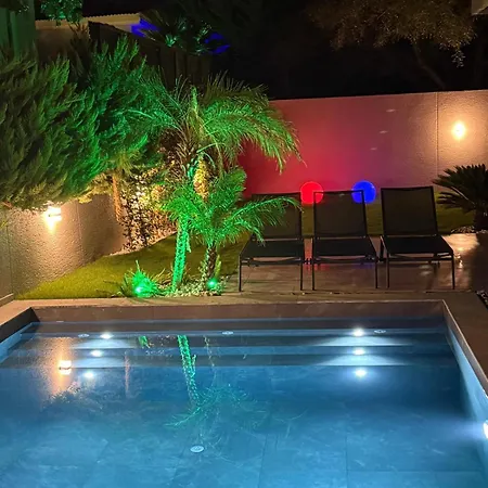 Villa Sueper Vip Havuzlu Muestakil Odalar Banyolu Cesme