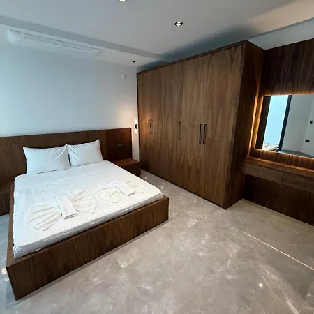 Sueper Vip Havuzlu Muestakil Odalar Banyolu * Cesme