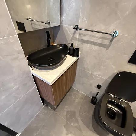 Sueper Vip Havuzlu Muestakil Odalar Banyolu Villa Cesme