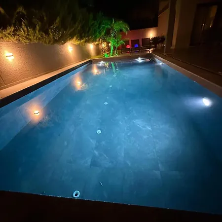 Sueper Vip Havuzlu Muestakil Odalar Banyolu Villa