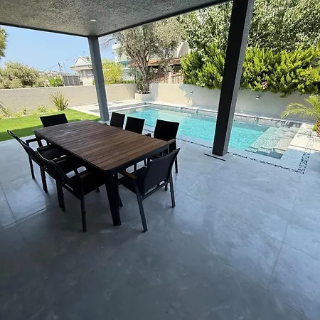 Villa Sueper Vip Havuzlu Muestakil Odalar Banyolu Cesme