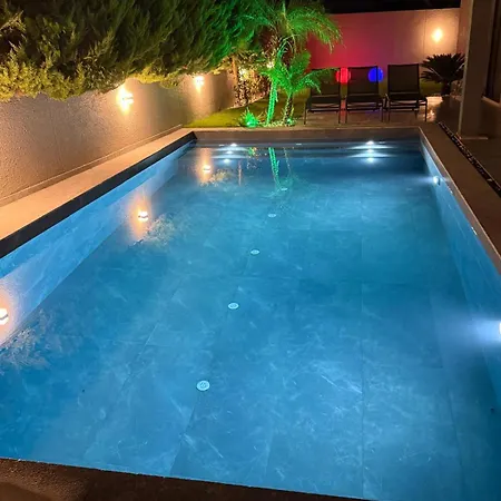 Sueper Vip Havuzlu Muestakil Odalar Banyolu Villa