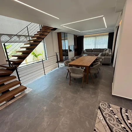 Sueper Vip Havuzlu Muestakil Odalar Banyolu * Cesme