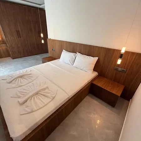 Sueper Vip Havuzlu Muestakil Odalar Banyolu Cesme