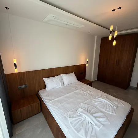 Sueper Vip Havuzlu Muestakil Odalar Banyolu Villa *