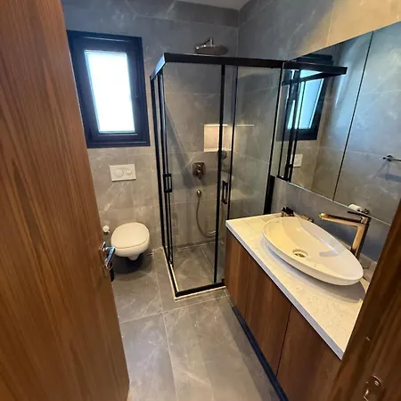 Sueper Vip Havuzlu Muestakil Odalar Banyolu * Cesme