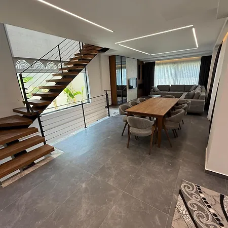 Sueper Vip Havuzlu Muestakil Odalar Banyolu * Cesme