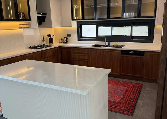 Sueper Vip Havuzlu Muestakil Odalar Banyolu Çeşme