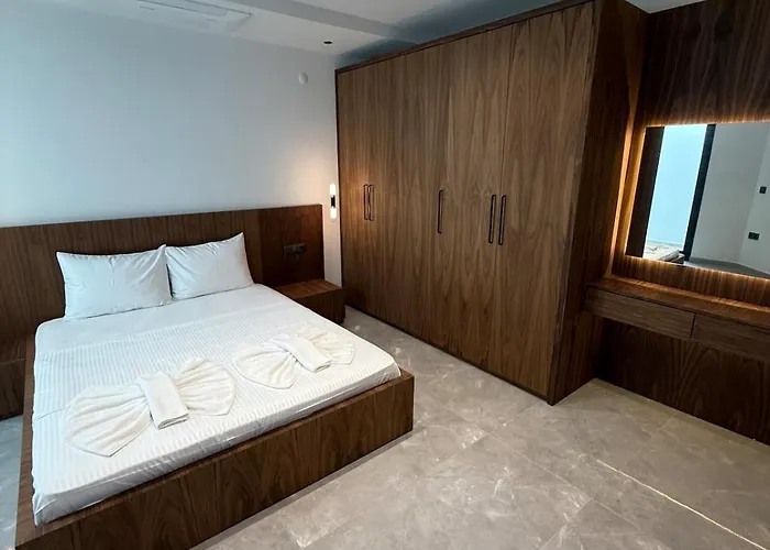 Sueper Vip Havuzlu Muestakil Odalar Banyolu * Çeşme