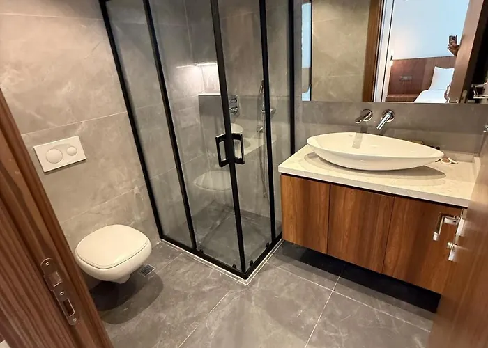 Sueper Vip Havuzlu Muestakil Odalar Banyolu