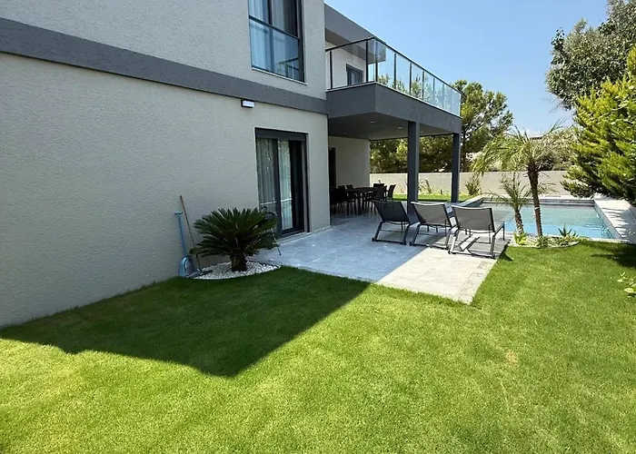 Villa Sueper Vip Havuzlu Muestakil Odalar Banyolu