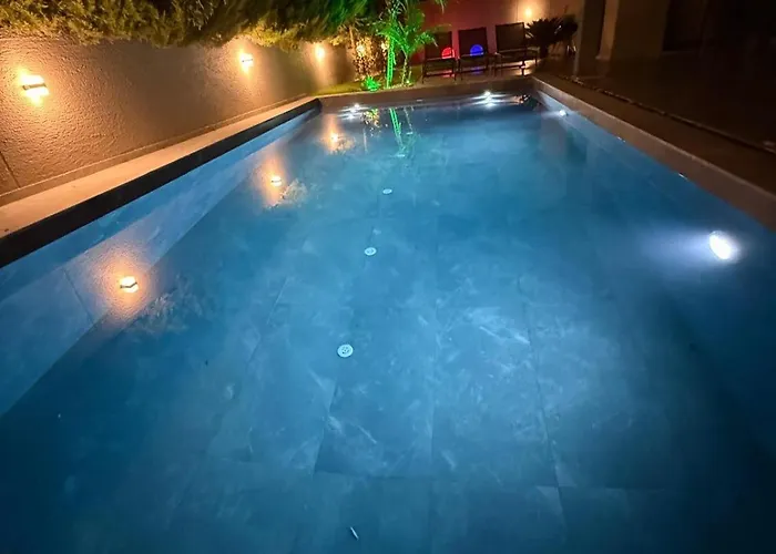 Sueper Vip Havuzlu Muestakil Odalar Banyolu Villa