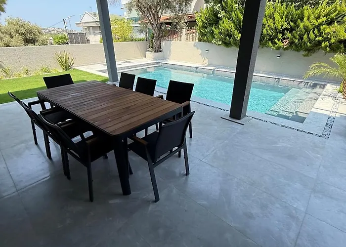 Villa Sueper Vip Havuzlu Muestakil Odalar Banyolu Çeşme