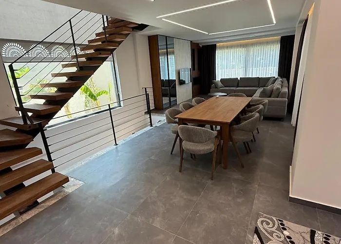 Sueper Vip Havuzlu Muestakil Odalar Banyolu * Çeşme