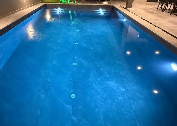 Sueper Vip Havuzlu Muestakil Odalar Banyolu Villa Çeşme