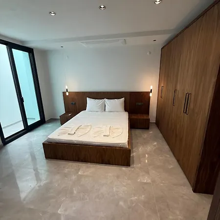 빌라 Sueper Vip Havuzlu Muestakil Odalar Banyolu Çeşme