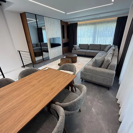 빌라 Sueper Vip Havuzlu Muestakil Odalar Banyolu Çeşme