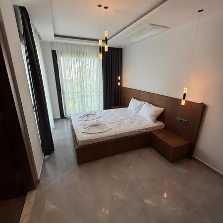 빌라 Sueper Vip Havuzlu Muestakil Odalar Banyolu Çeşme