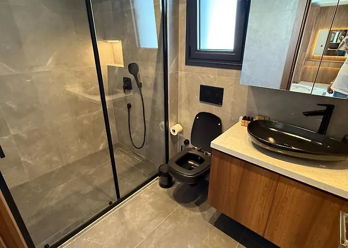 Sueper Vip Havuzlu Muestakil Odalar Banyolu Villa