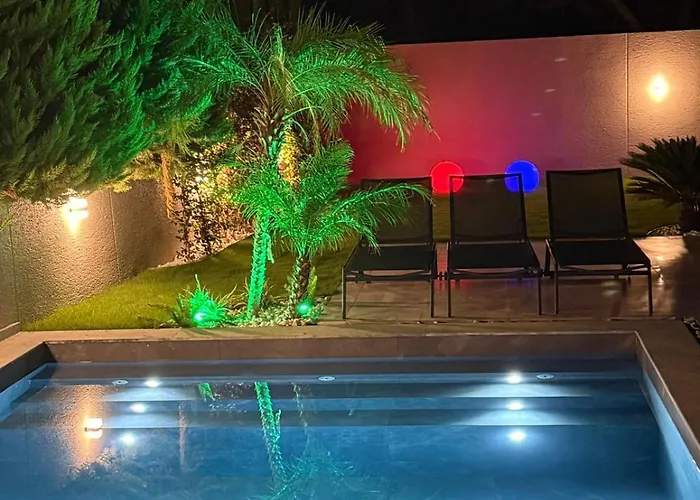 Villa Sueper Vip Havuzlu Muestakil Odalar Banyolu Çeşme