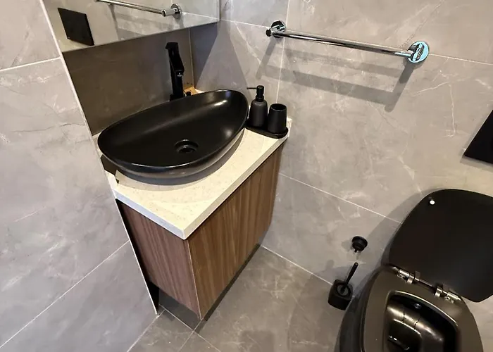 Sueper Vip Havuzlu Muestakil Odalar Banyolu Villa Çeşme