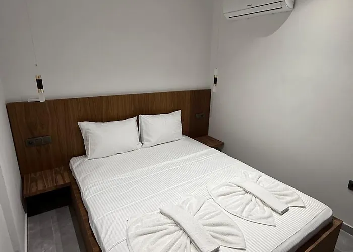 Sueper Vip Havuzlu Muestakil Odalar Banyolu Villa