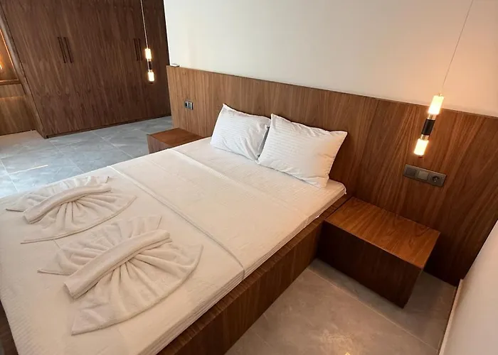 Sueper Vip Havuzlu Muestakil Odalar Banyolu Çeşme