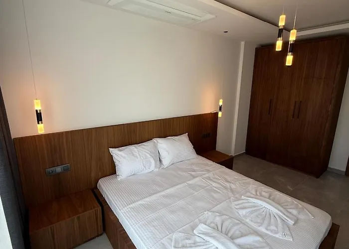 Sueper Vip Havuzlu Muestakil Odalar Banyolu Villa *