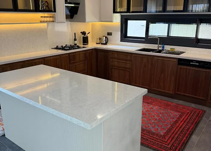 Villa Sueper Vip Havuzlu Muestakil Odalar Banyolu Çeşme