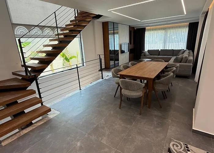 Sueper Vip Havuzlu Muestakil Odalar Banyolu * Çeşme