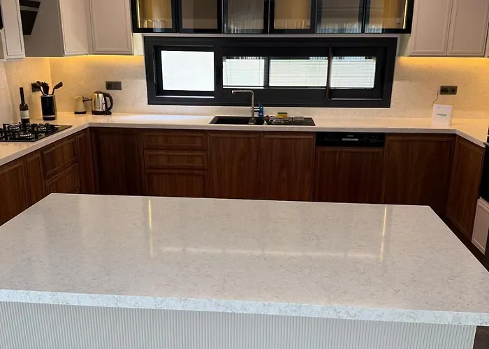 Sueper Vip Havuzlu Muestakil Odalar Banyolu Villa Çeşme